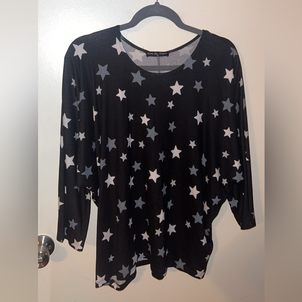 Kim & Cami Black and White Star Long Sleeve Top